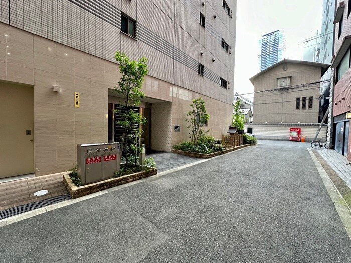 物件外観写真2　(エントランス部分)