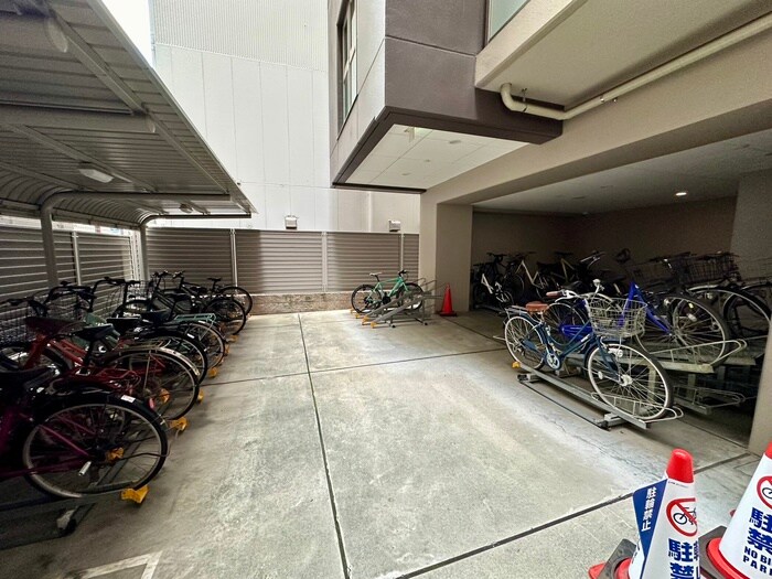 物件外観写真4　(駐輪場)