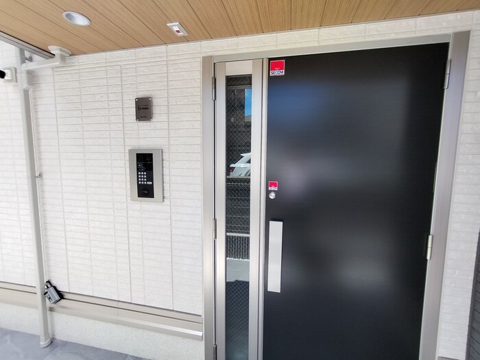 物件外観写真6　(エントランス部分)