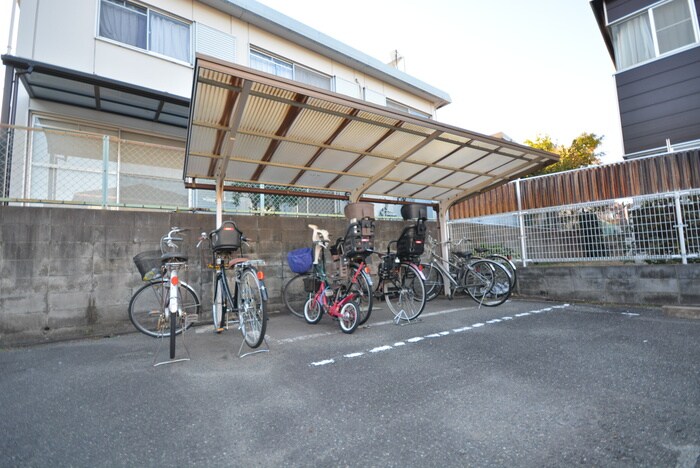 物件外観写真5　(駐輪場)