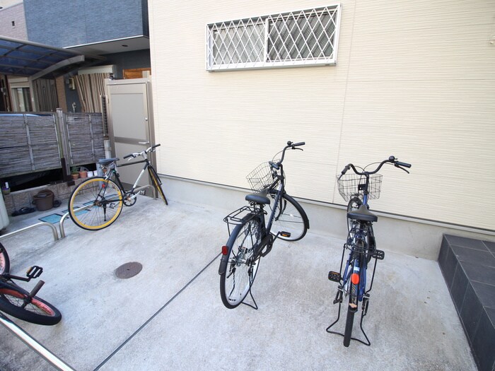 物件外観写真3　(駐輪場)