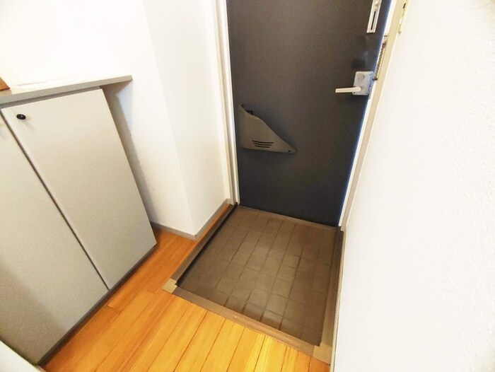 物件内観写真4　(玄関)