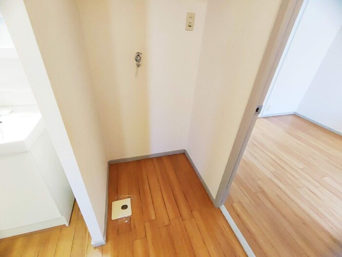 物件内観写真13　(洗濯機置場)