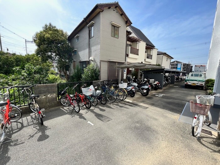 物件外観写真4　(駐輪場)