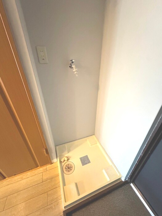 物件内観写真10　(洗濯機置場)