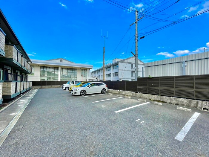 物件外観写真2　(駐車場)