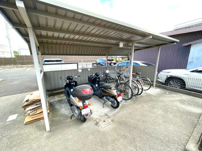 物件外観写真3　(駐輪場)