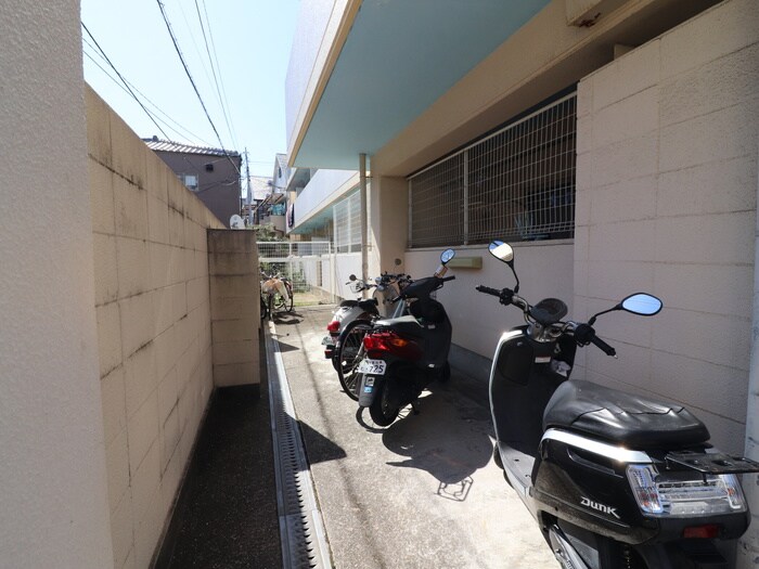 物件外観写真5　(駐輪場)