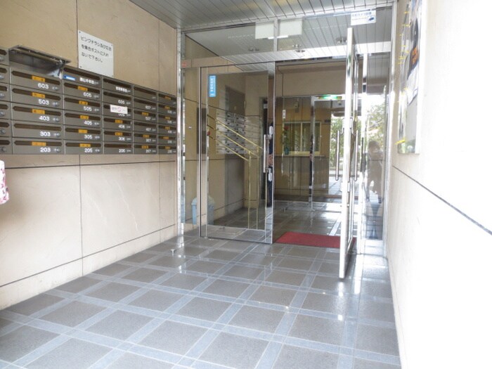 物件外観写真3　(エントランス部分)