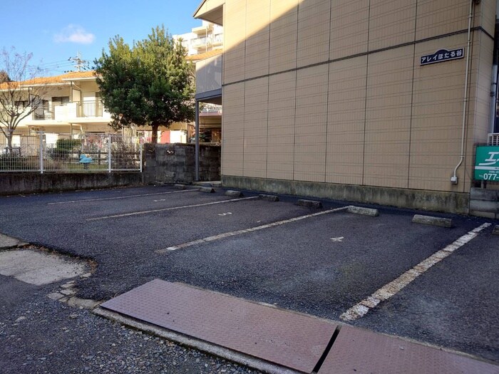 物件外観写真2　(駐車場)
