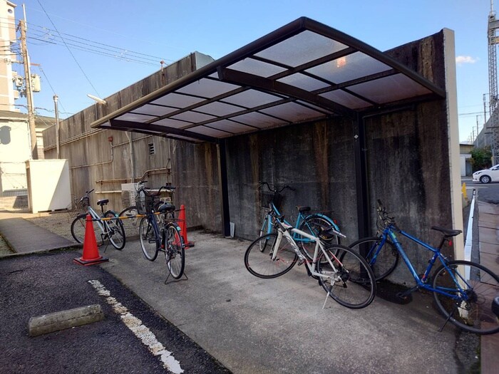 物件外観写真3　(駐輪場)