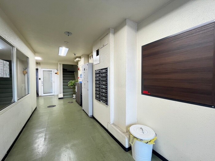 物件外観写真5　(エントランス部分)