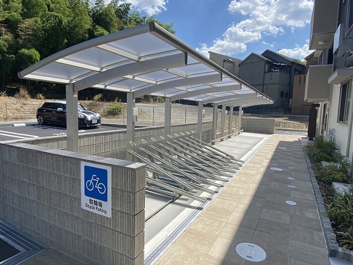 物件外観写真5　(駐輪場)