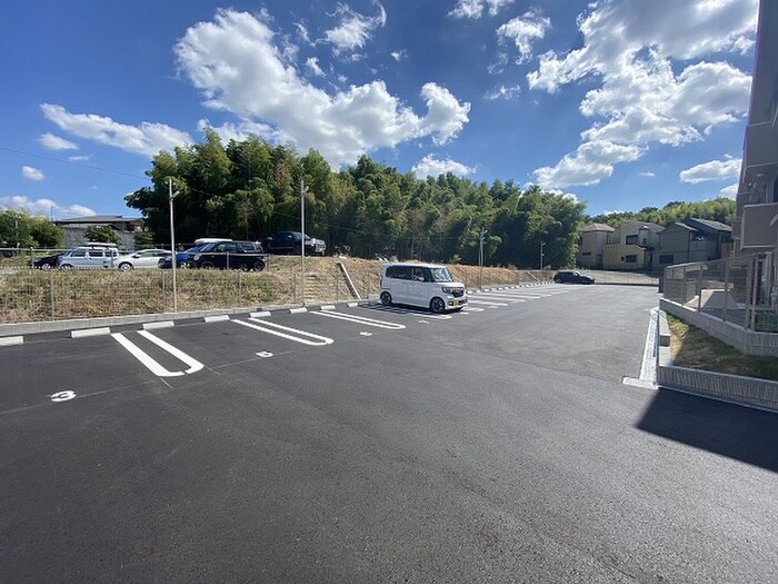 物件外観写真6　(駐車場)