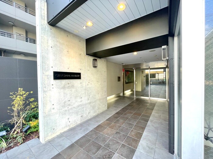 物件外観写真3　(エントランス部分)