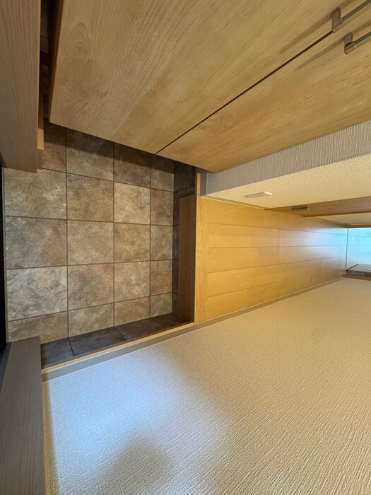 物件内観写真12　(玄関)