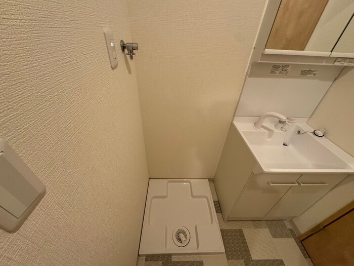 物件内観写真16　(洗濯機置場)