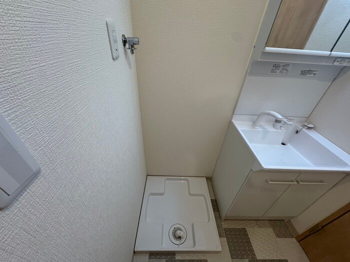 物件内観写真16　(洗濯機置場)