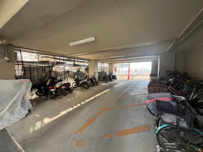 物件外観写真5　(駐輪場)