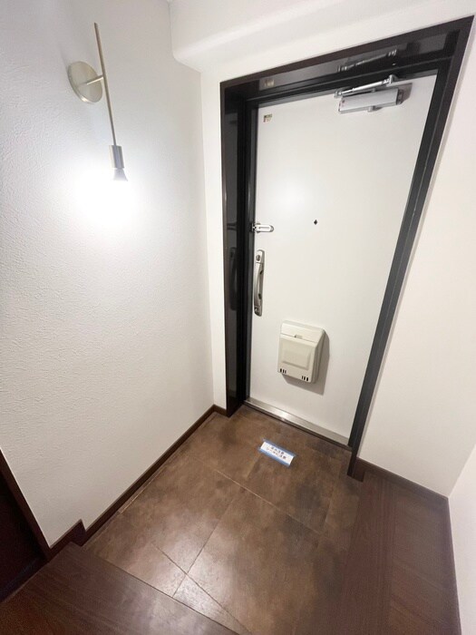 物件内観写真16　(玄関)