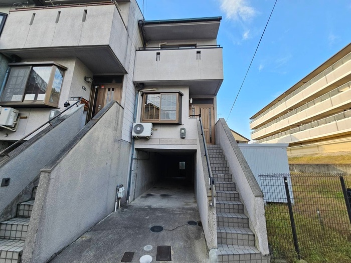 深草鞍ケ谷貸家の物件外観写真