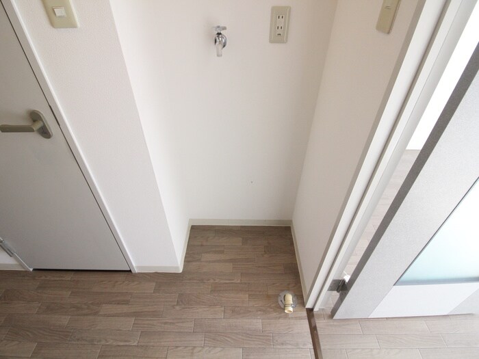 物件内観写真18　(洗濯機置場)