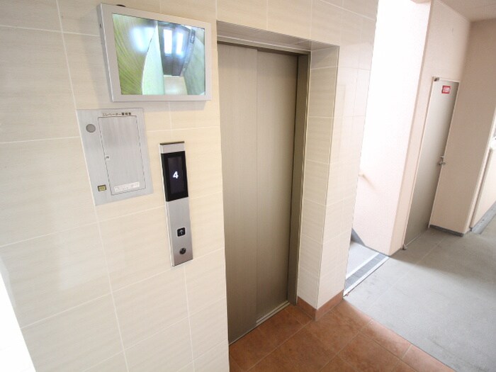 物件外観写真5　(エントランス部分)