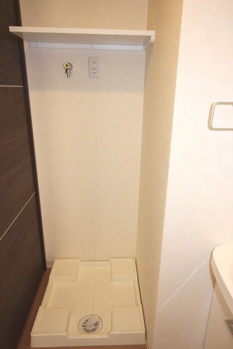 物件内観写真14　(洗濯機置場)