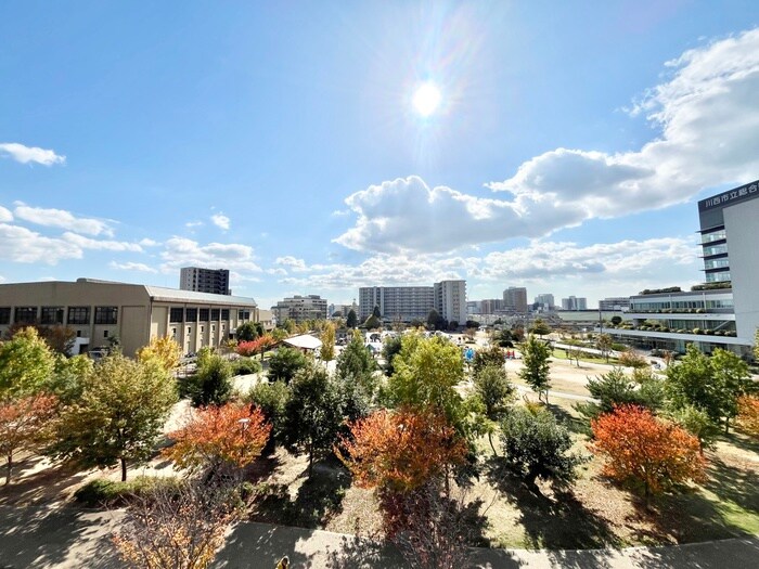 物件内観写真22　(室内からの展望)