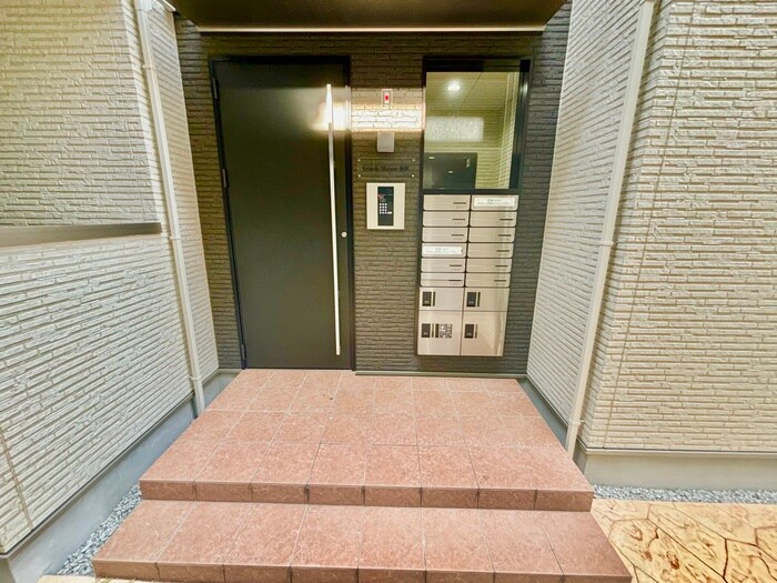 物件外観写真3　(エントランス部分)
