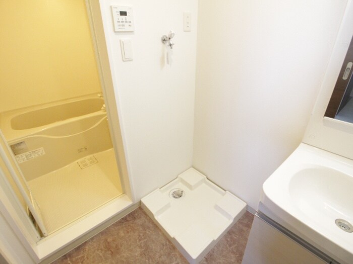 物件内観写真14　(洗濯機置場)