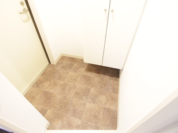 物件内観写真16　(玄関)