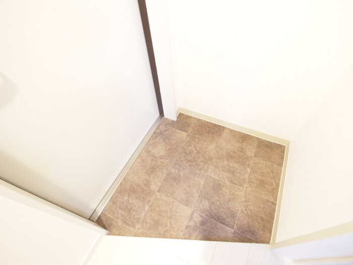 物件内観写真16　(玄関)