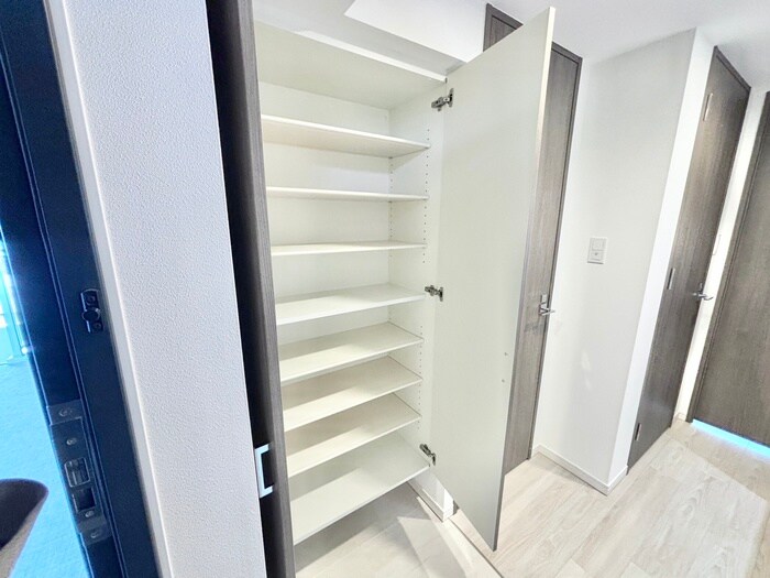 物件内観写真7　(靴箱)