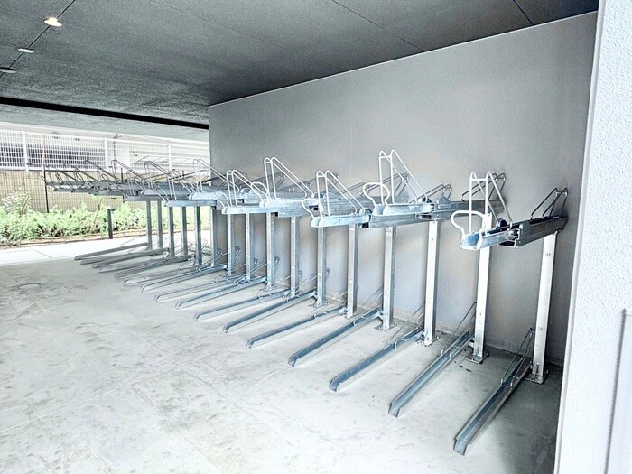 物件外観写真4　(駐輪場)