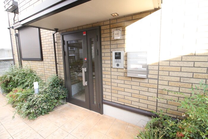 物件外観写真2　(エントランス部分)