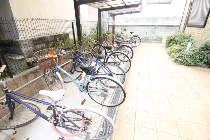 物件外観写真3　(駐輪場)