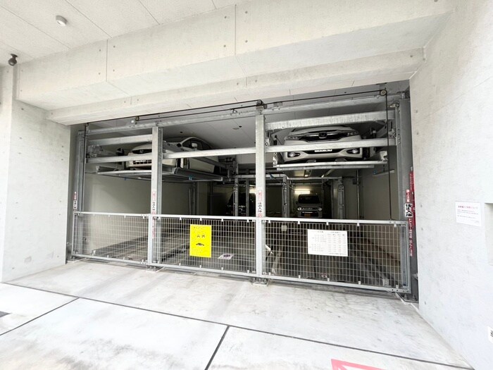 物件外観写真4　(駐車場)