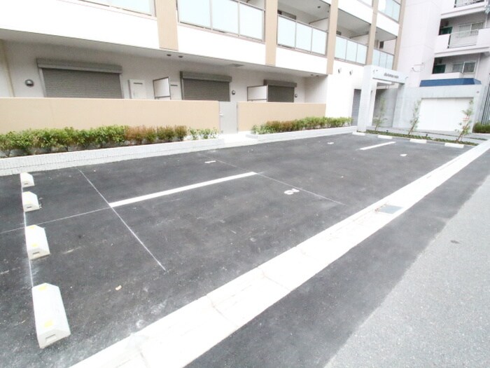 物件外観写真3　(駐車場)