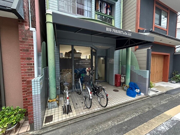 物件外観写真3　(エントランス部分)