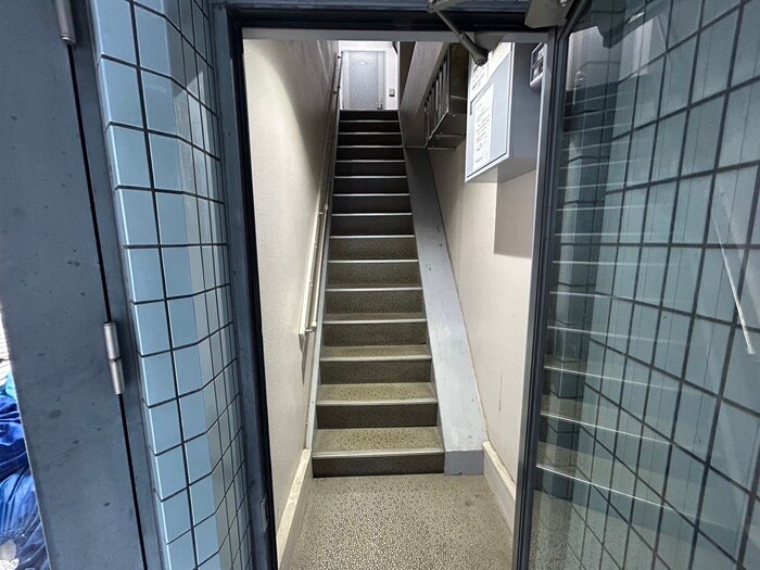 物件外観写真5　(エントランス部分)