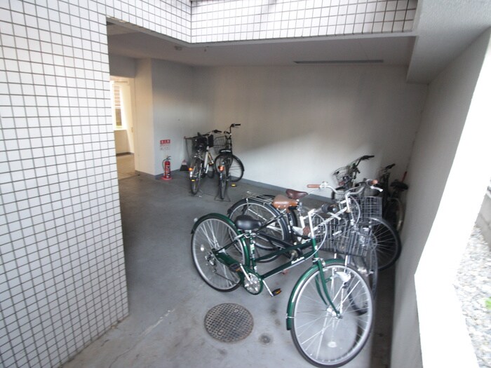物件外観写真6　(駐輪場)