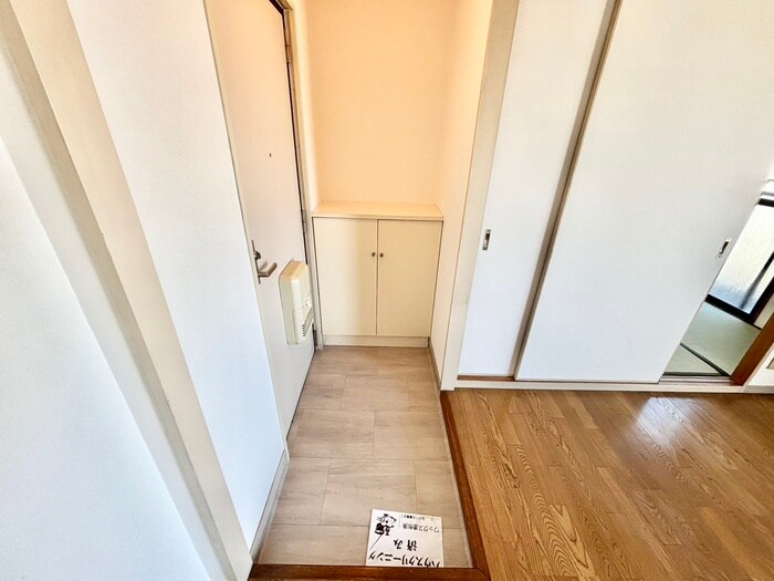 物件内観写真16　(玄関)