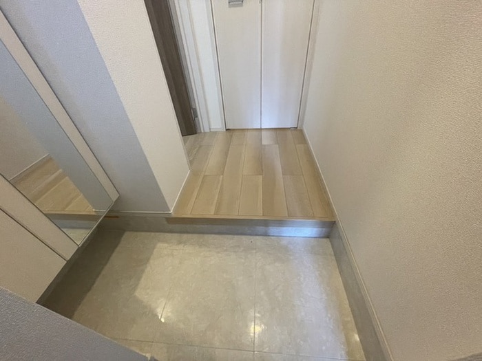 物件内観写真8　(玄関)