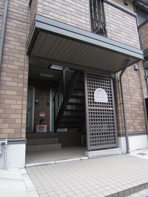 物件外観写真3　(エントランス部分)