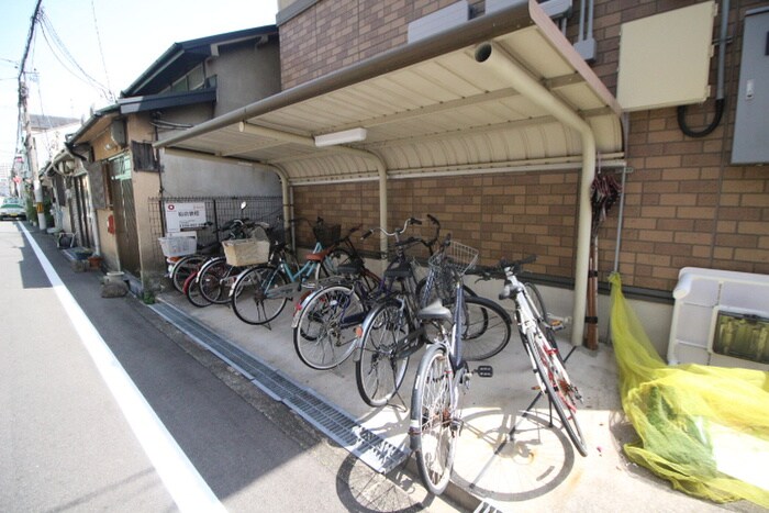 物件外観写真4　(駐輪場)