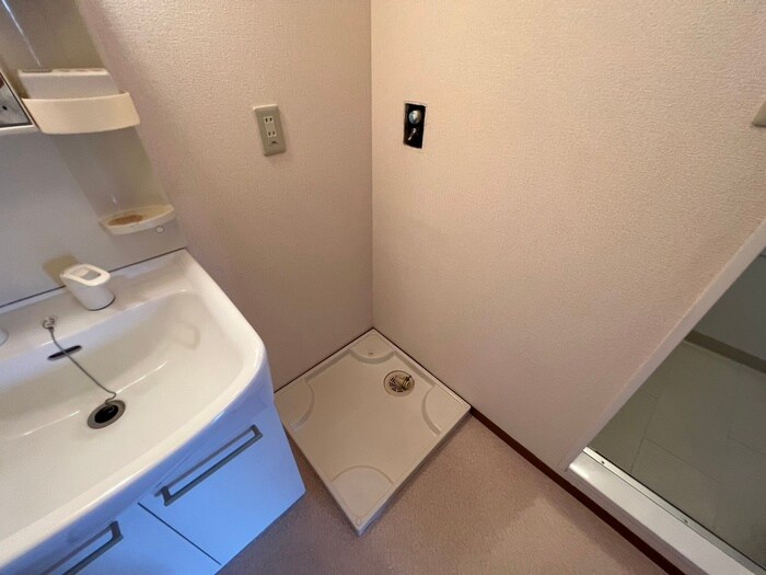 物件内観写真10　(洗濯機置場)