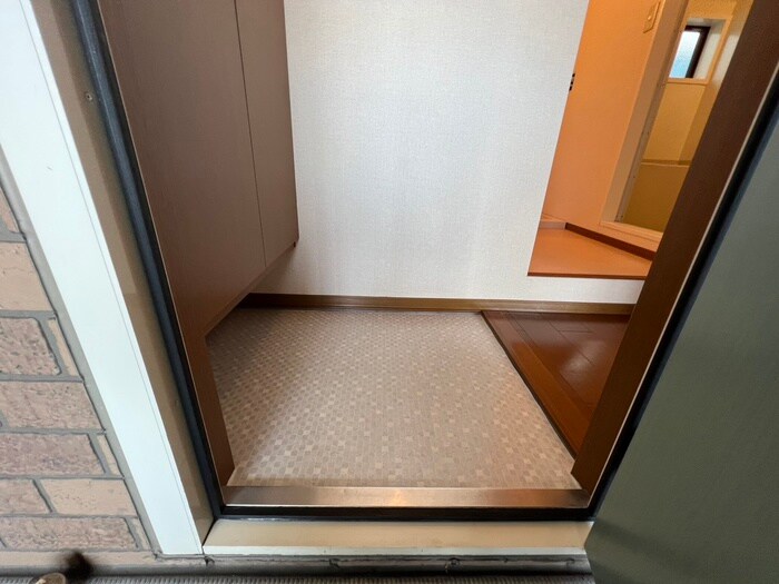 物件内観写真17　(玄関)