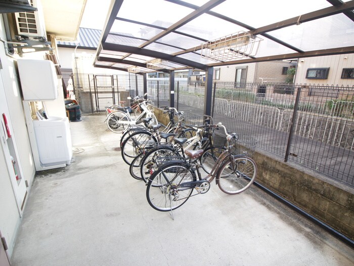 物件外観写真4　(駐輪場)