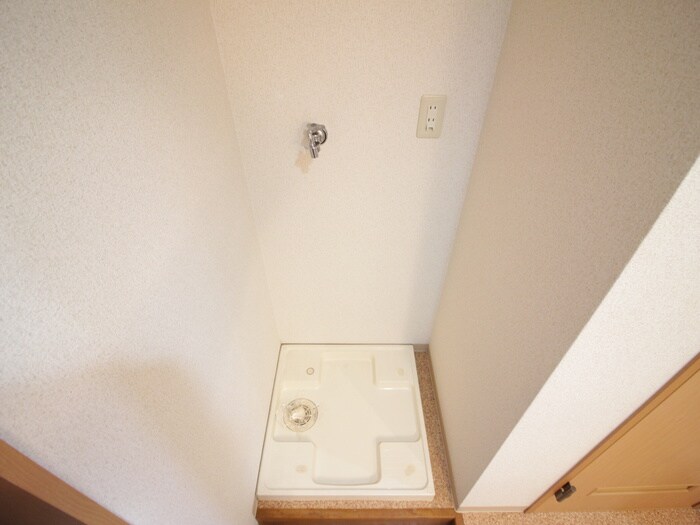 物件内観写真18　(洗濯機置場)